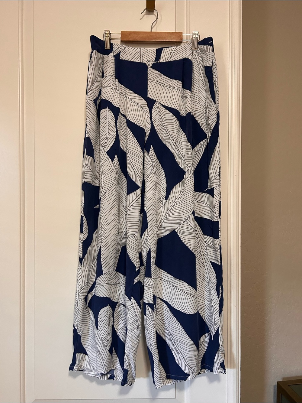 🌴🍌🌊Navy & White Banana Leaf-Print Wide Leg Palazzo Pants🌊🍯🌴